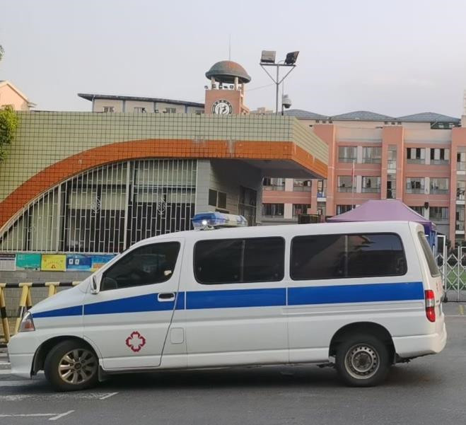 路桥救护车出租护送骨折病人一公里多少钱